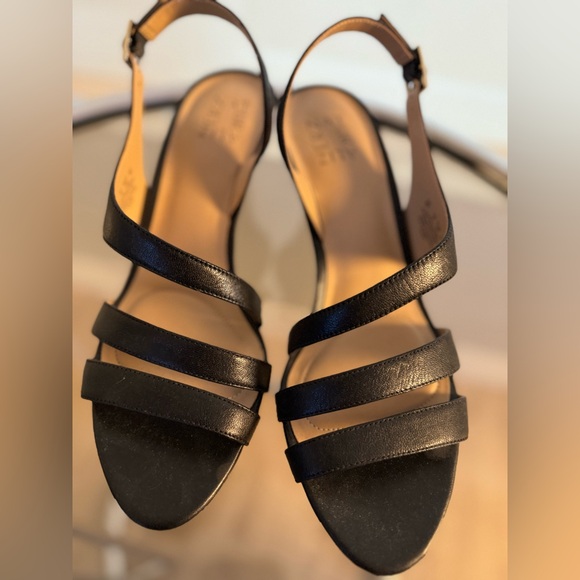 Naturalizer sandals, size 9 N - Picture 6 of 8